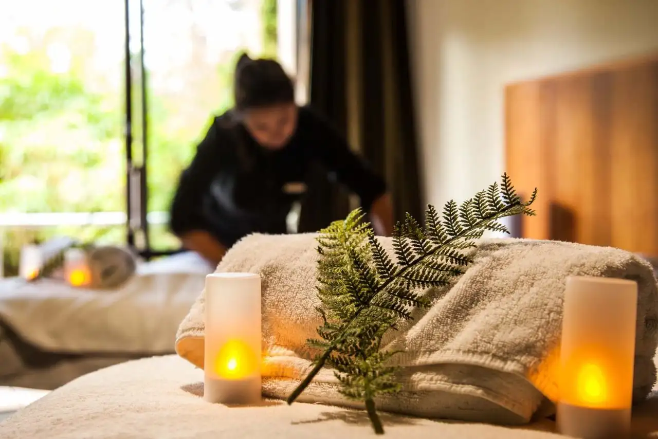 best luxury Spa in basavanagudi room with warm candles and fresh towels.